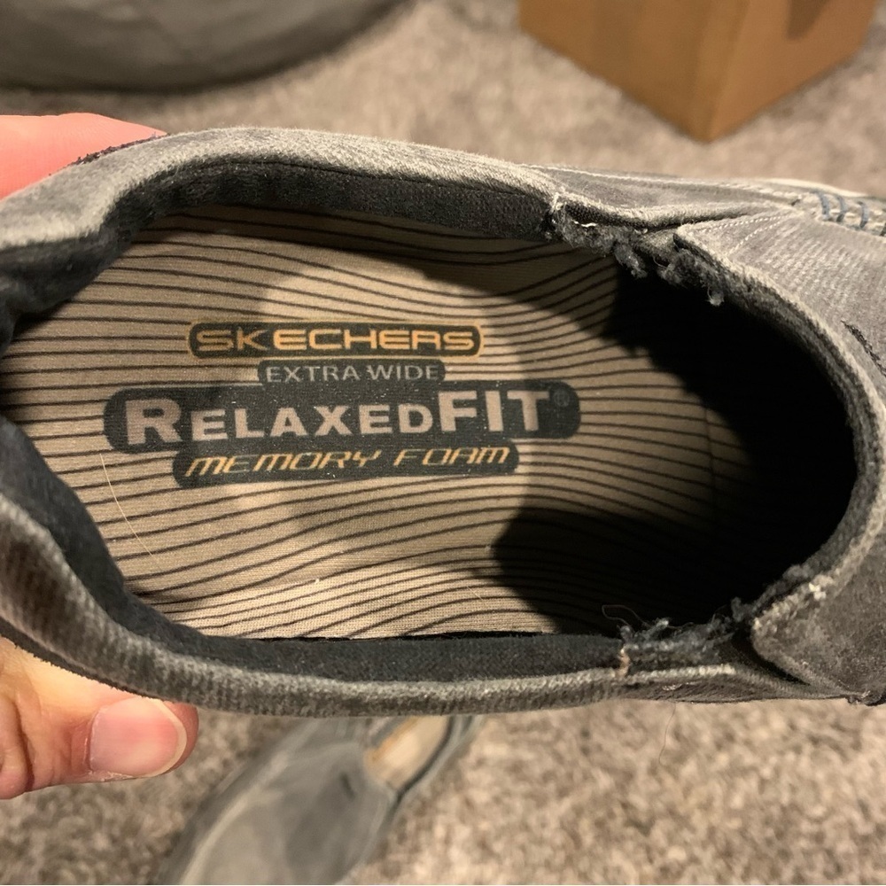 Men’s Sketchers Slip on Shoes - Picture 2 of 5